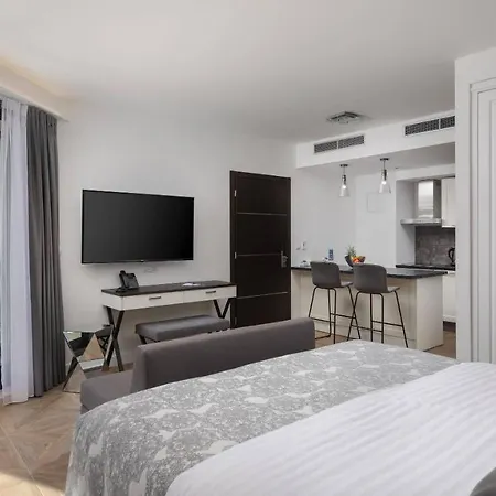 Отель Ellure Luxury