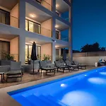 Ellure Luxury ספליט