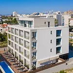 Ellure Luxury מלון