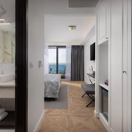 Otel Ellure Luxury 4*