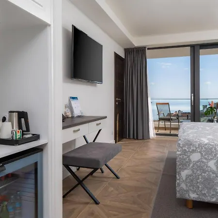 Ellure Luxury Hotel 4*