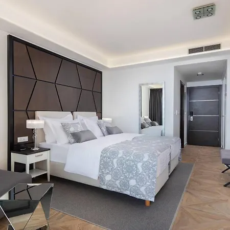 Ellure Luxury 酒店